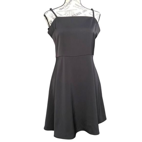 Studio 19 Classic Little Black Mini Dress in Size Medium - Picture 4 of 13
